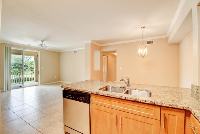 6505 Emerald Dunes Drive 201, West Palm Beach, FL 33411