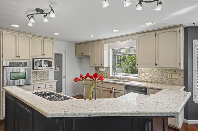 324 Augusta Ct, Valley Springs, CA 95252