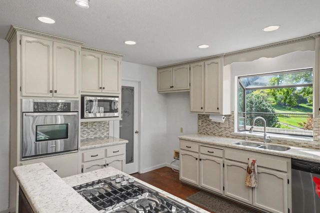 324 Augusta Ct, Valley Springs, CA 95252