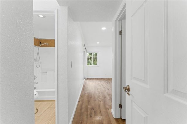 630 630 Canyon Oaks Dr C, Oakland, CA 94605