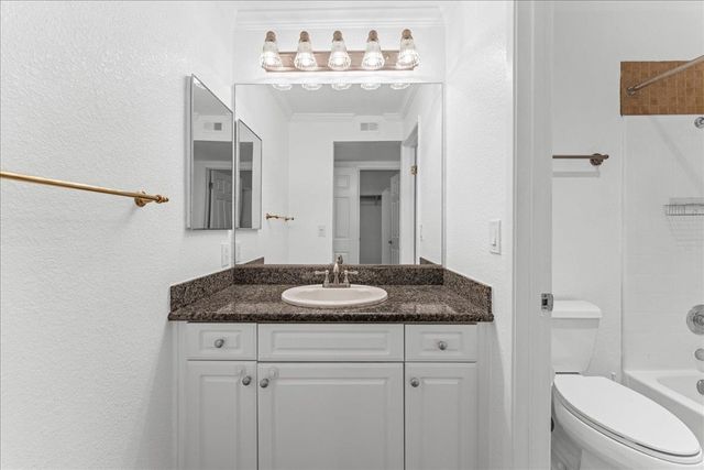 630 630 Canyon Oaks Dr C, Oakland, CA 94605