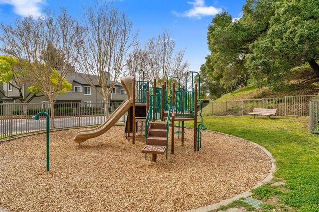 630 630 Canyon Oaks Dr C, Oakland, CA 94605