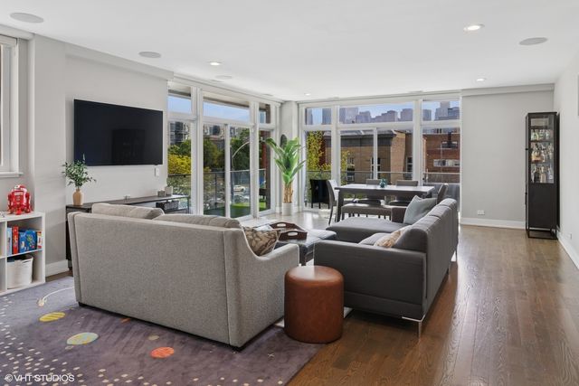 236 S Racine Avenue 304, Chicago, IL 60607