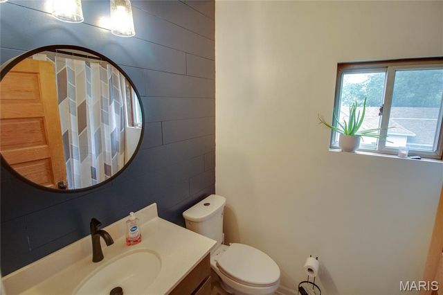 307 N East Street, Carlinville, IL 62626