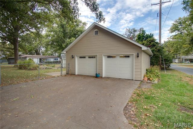 307 N East Street, Carlinville, IL 62626