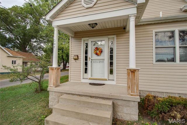 307 N East Street, Carlinville, IL 62626