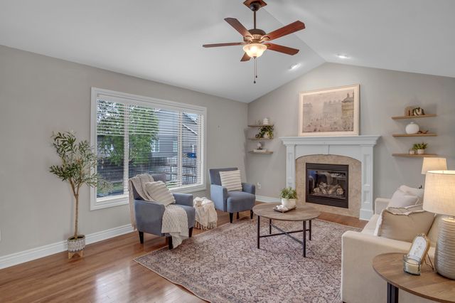 706 E Rolling View Dr, Park City, KS 67147