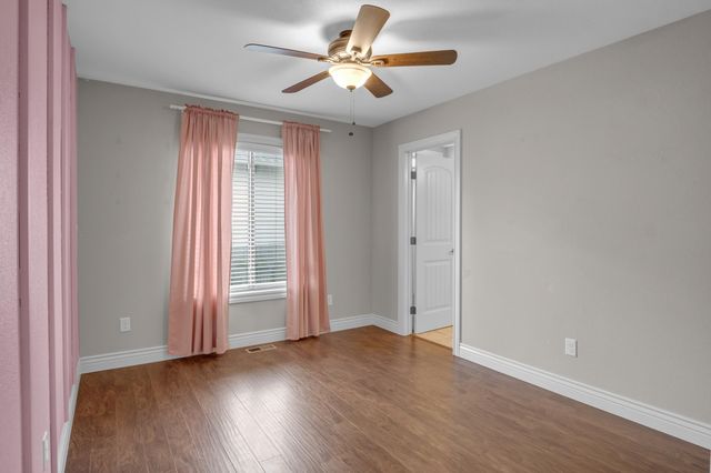 706 E Rolling View Dr, Park City, KS 67147