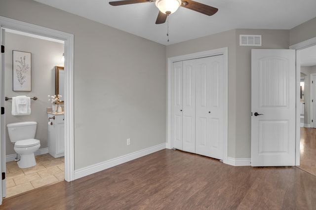 706 E Rolling View Dr, Park City, KS 67147
