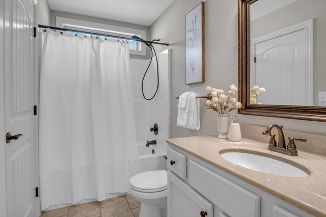 706 E Rolling View Dr, Park City, KS 67147