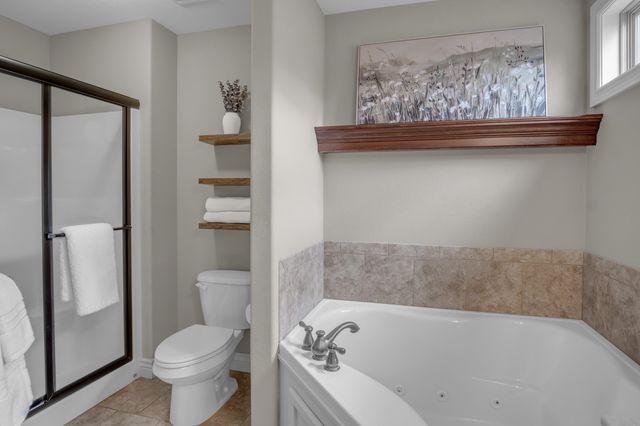 706 E Rolling View Dr, Park City, KS 67147