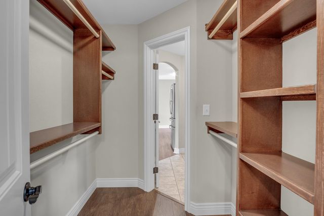706 E Rolling View Dr, Park City, KS 67147
