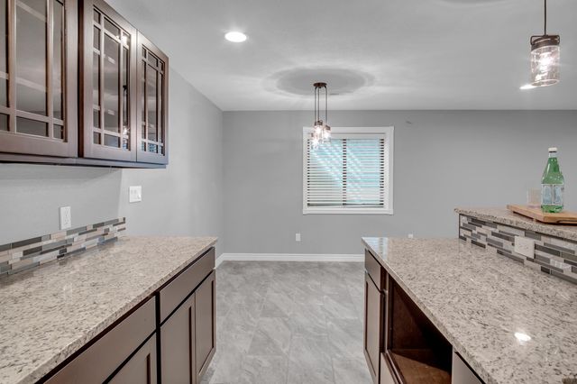 706 E Rolling View Dr, Park City, KS 67147