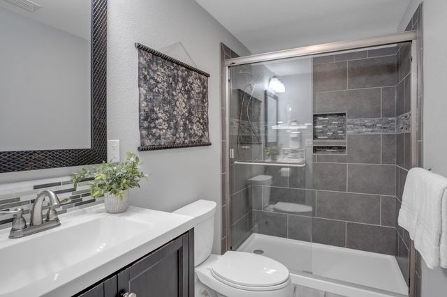 706 E Rolling View Dr, Park City, KS 67147