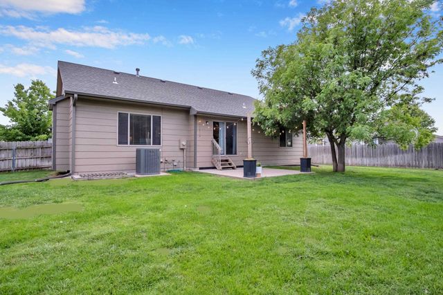 706 E Rolling View Dr, Park City, KS 67147