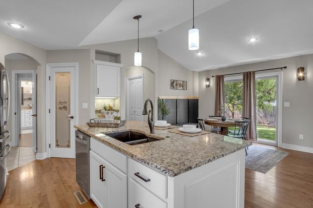 706 E Rolling View Dr, Park City, KS 67147