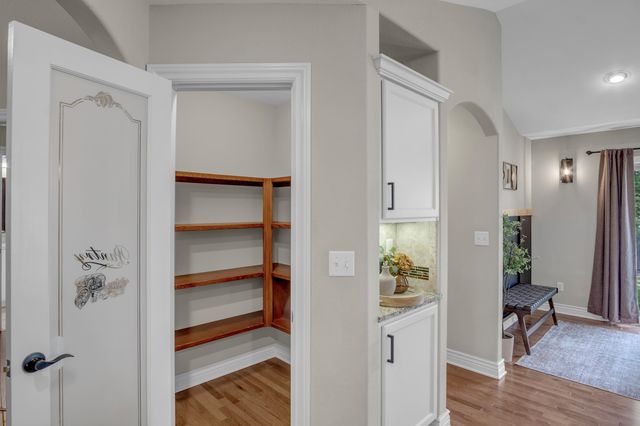 706 E Rolling View Dr, Park City, KS 67147