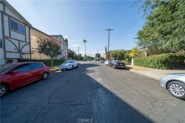 14005 Victory Boulevard, Van Nuys, CA 91401