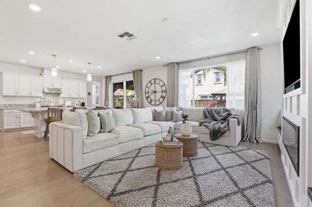 2481 Apple Tree Way, Gilroy, CA 95020