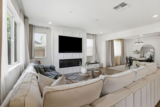 2481 Apple Tree Way, Gilroy, CA 95020