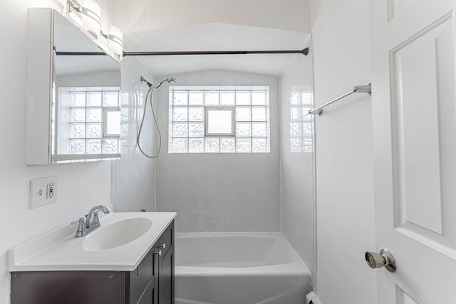 6944 W Diversey Avenue 3S, Chicago, IL 60707