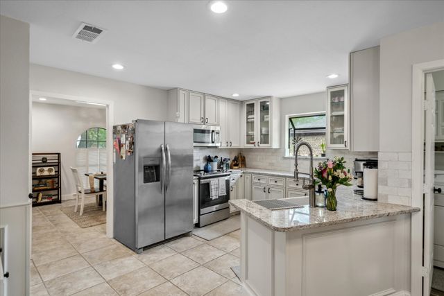1002 Meridith Drive, Terrell, TX 75160