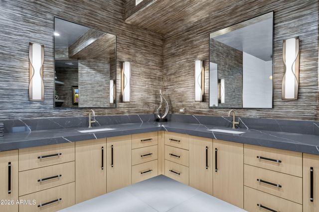 10651 E FERNWOOD Lane, Scottsdale, AZ 85262