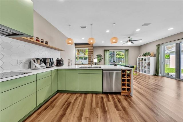 7675 NW 71st Terrace, Parkland, FL 33067