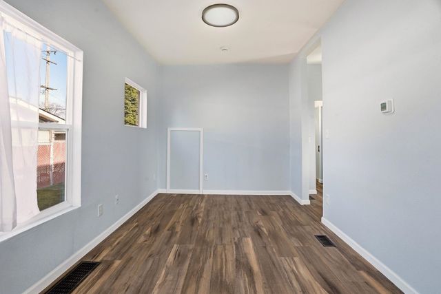 1407 E Crown Ave, Spokane, WA 99207