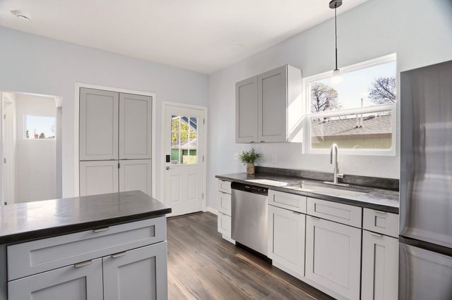 1407 E Crown Ave, Spokane, WA 99207