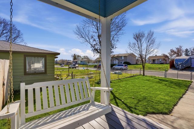 1407 E Crown Ave, Spokane, WA 99207