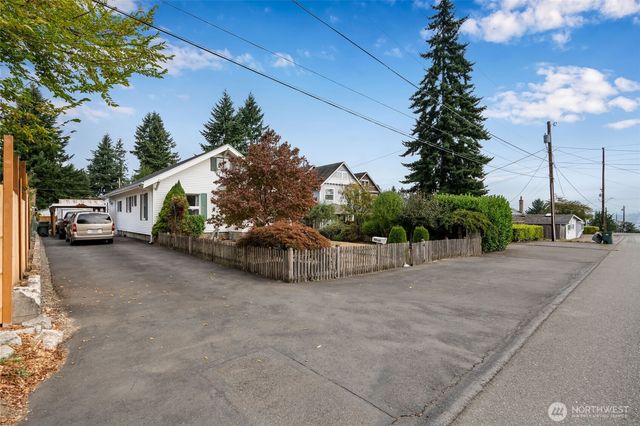 2225 61st Street SE, Everett, WA 98203