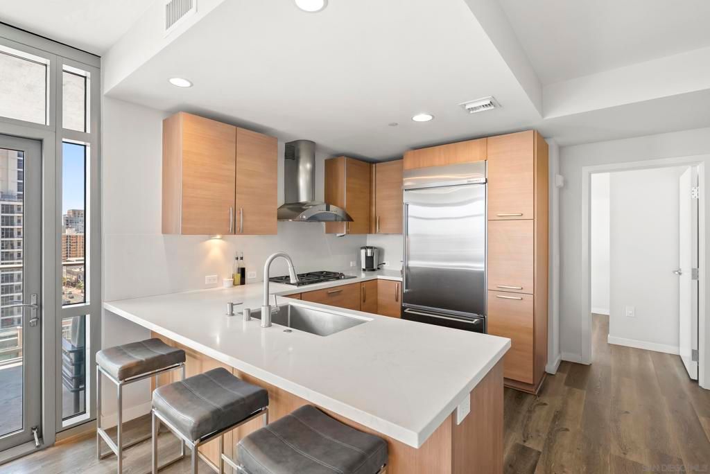 Image 3 of property listing at 800 The Mark 1209, San Diego, CA 92101