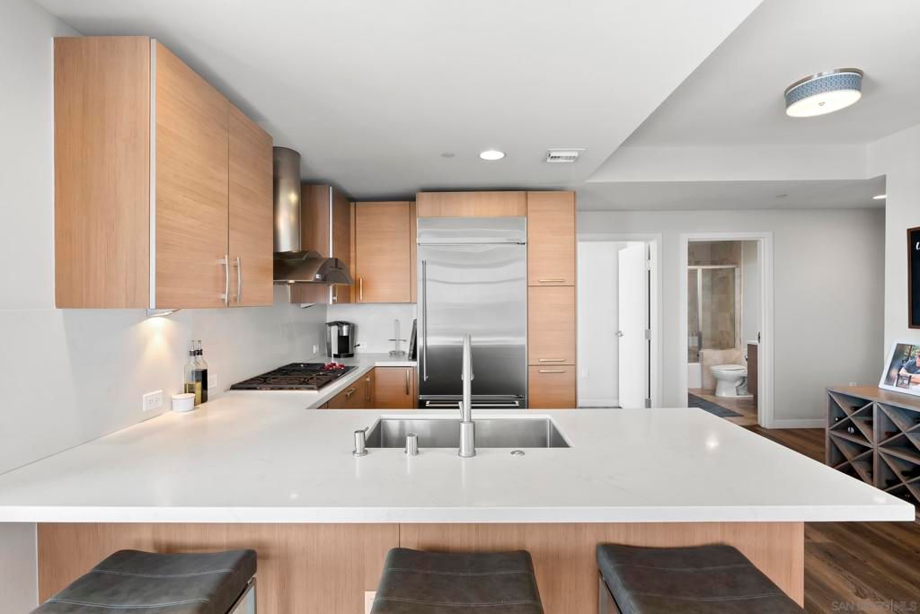 Image 4 of property listing at 800 The Mark 1209, San Diego, CA 92101