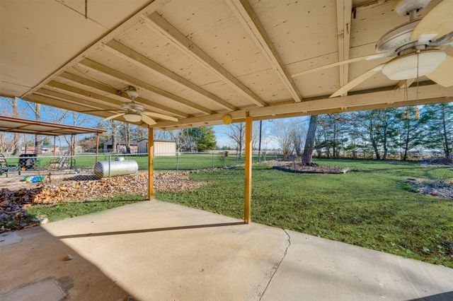 235 Elizabeth Lane, Blossom, TX 75416