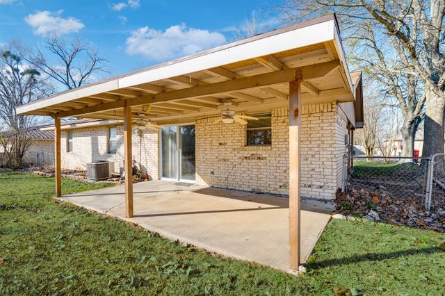 235 Elizabeth Lane, Blossom, TX 75416