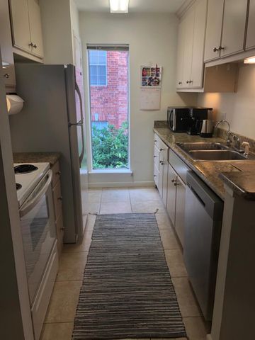 2300 Augusta Drive 32, Houston, TX 77057