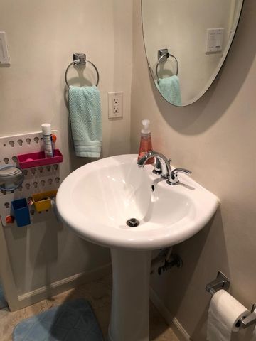 2300 Augusta Drive 32, Houston, TX 77057