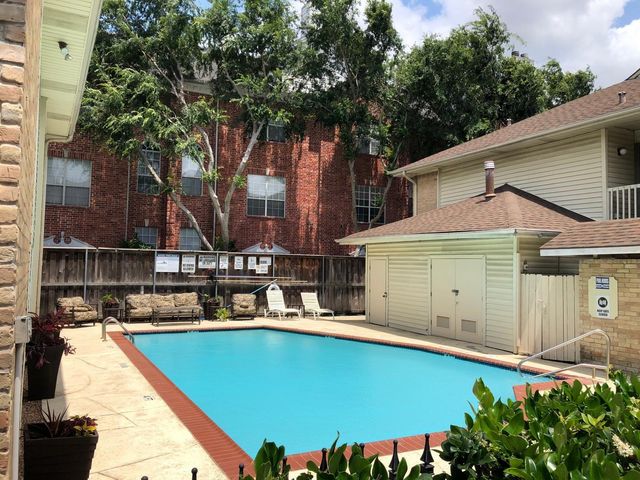 2300 Augusta Drive 32, Houston, TX 77057