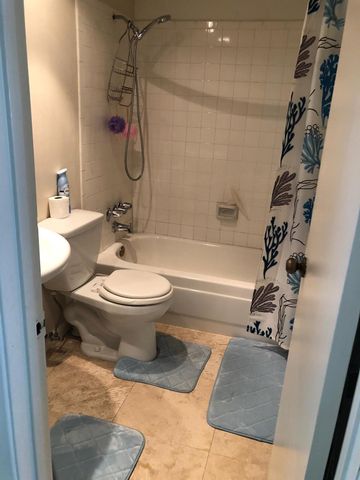 2300 Augusta Drive 32, Houston, TX 77057