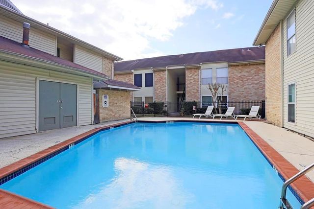 2300 Augusta Drive 32, Houston, TX 77057