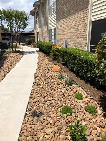 2300 Augusta Drive 32, Houston, TX 77057