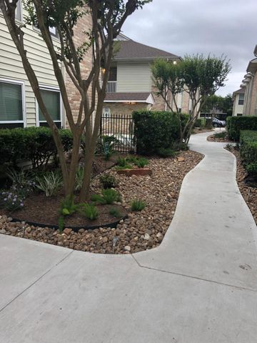 2300 Augusta Drive 32, Houston, TX 77057