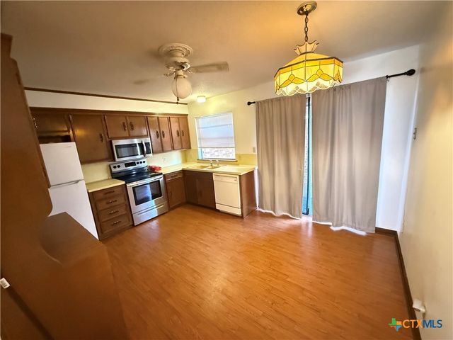 608 King Arthur Street, Victoria, TX 77904