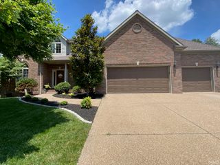 9076 Halston Circle, Newburgh, IN 47630