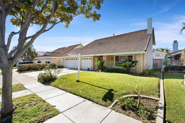 3018 S Pacific Avenue, Santa Ana, CA 92704