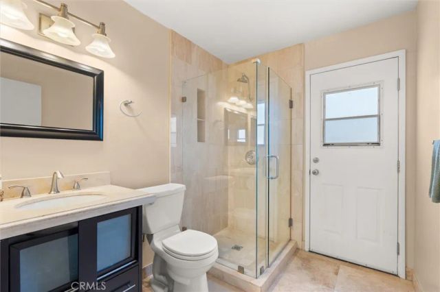 3018 S Pacific Avenue, Santa Ana, CA 92704