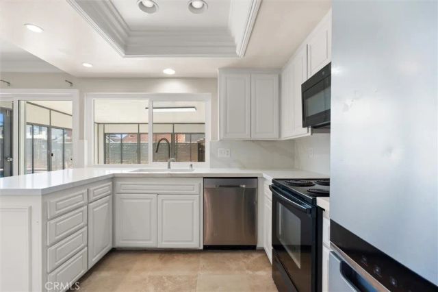 3018 S Pacific Avenue, Santa Ana, CA 92704