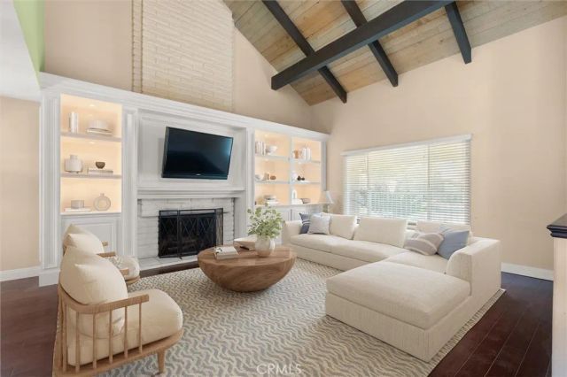 3018 S Pacific Avenue, Santa Ana, CA 92704