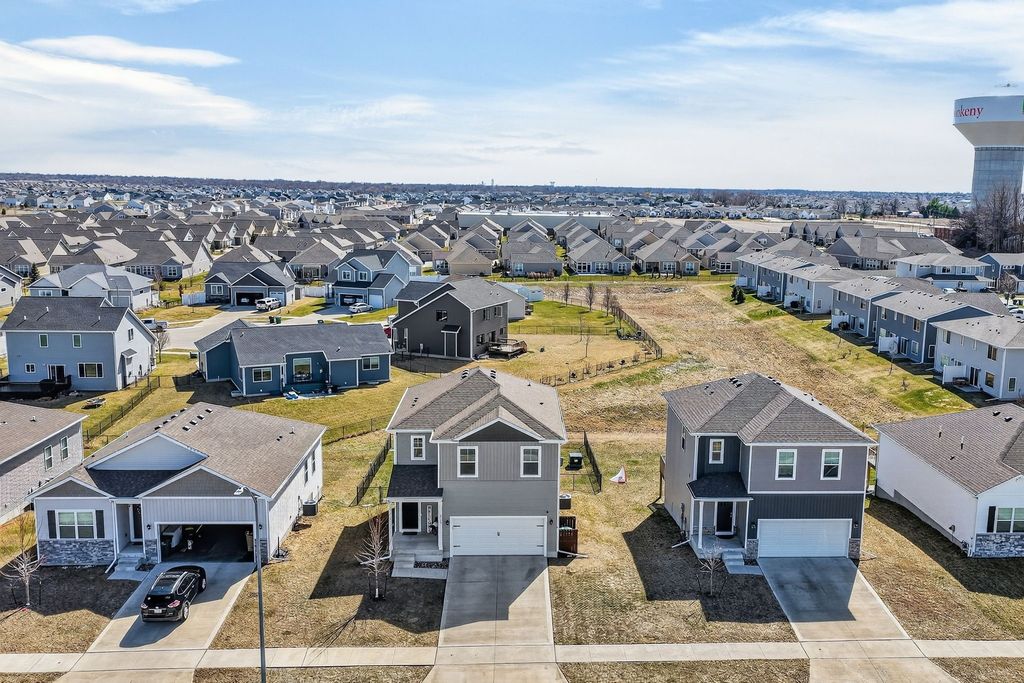 2713 NW 41st Street, Ankeny, IA 50023